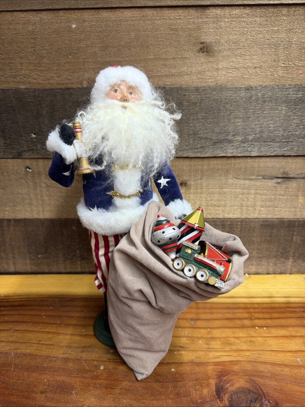 Byers Choice Caroler 2003 Patriotic Santa Claus with Bag of Toys 14"
